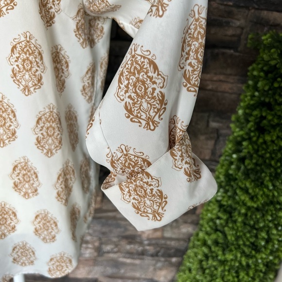 Elegant White and Gold Patterned Women's Top - Picture 4 of 12